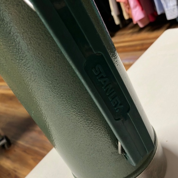 Stanley Classic Green Thermos - Picture 5 of 8